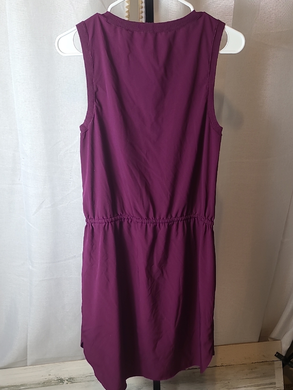 Athleta  Rincon Dress in a purple magenta color. Size Med - Picture 5 of 5